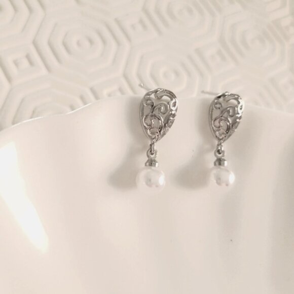 Vintage Style Silver Tone Filigree Pearl Drop Earring Dainty - Picture 4 of 5